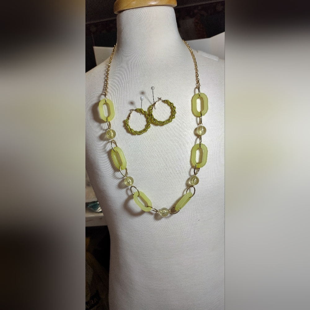 Gold and Lime Green Yellow Necklace and Earring Set Nwot